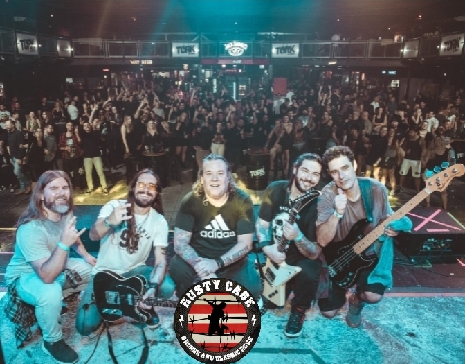 Foto de Rusty Cage